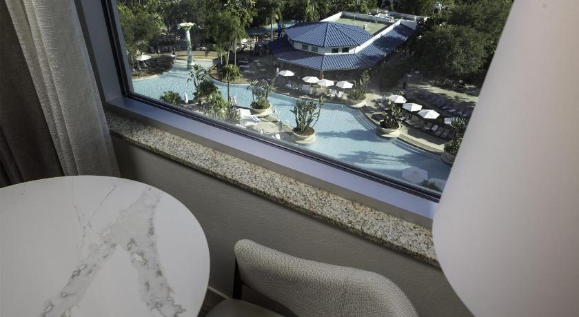 Image of 2 QUEEN BEDS - POOL VIEW 7