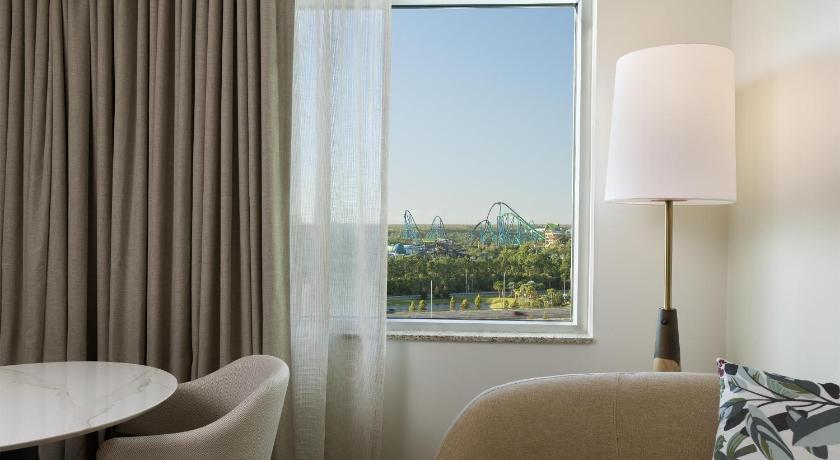 Image of 1 KING BED - POOL VIEW 5