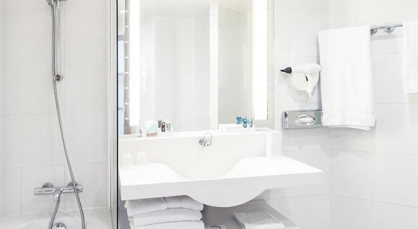 Image of Standard Queen Room 8