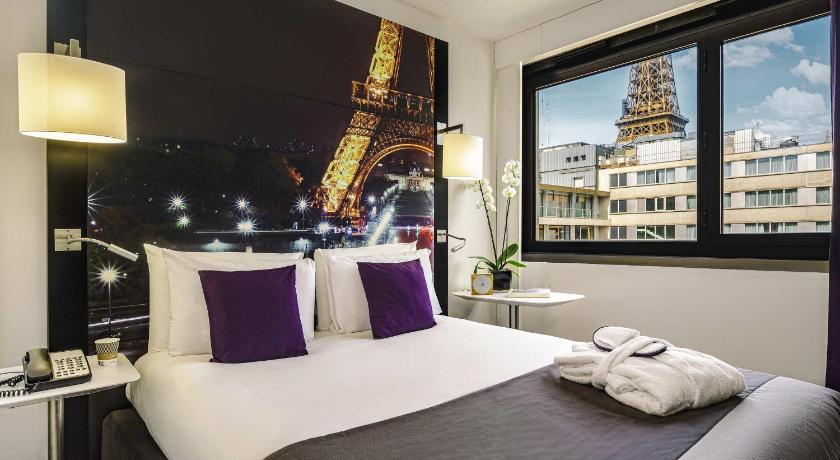 Image of Privilege Room On An Upper Floor With Eiffel To Wer View And 1 Double Bed 7