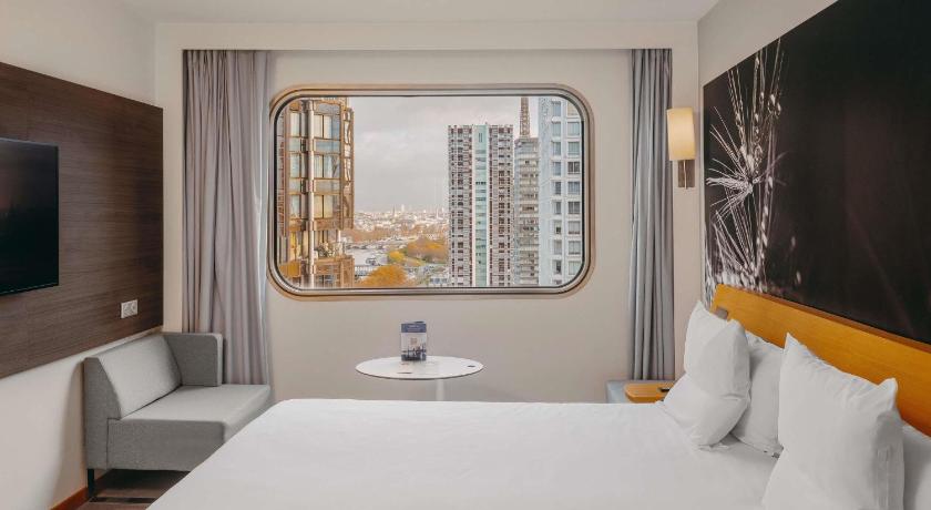 Image of Classic Room With 2 Single Beds 4