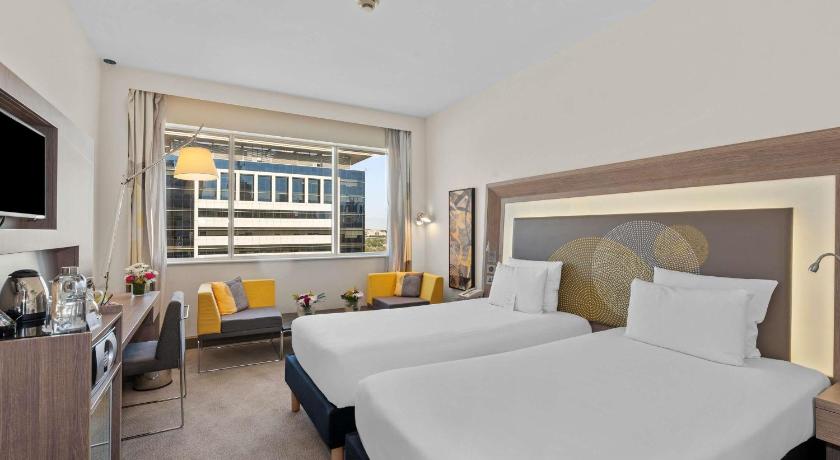 صورة غرفة تنفيذية مع سرير مزدوج وأريكة (Executive Room with Double Bed and Sofa) 3