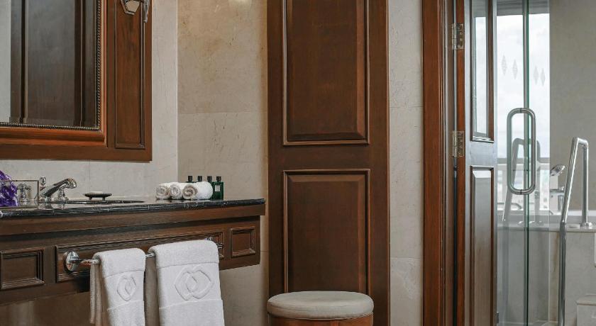 Image of Prestige Suite 1 King Bed 3