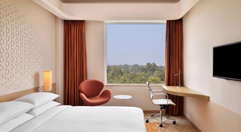 Image of Suite, 1 Queen, City view 0
