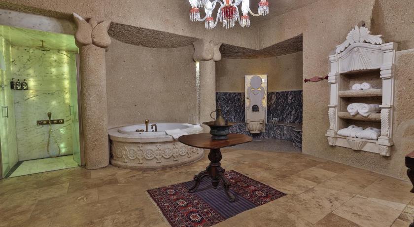 Immagine di Junior Suite with One or Two King Beds and Whirlpool 9