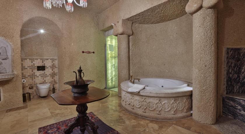 Immagine di Junior Suite with One or Two King Beds and Whirlpool 16