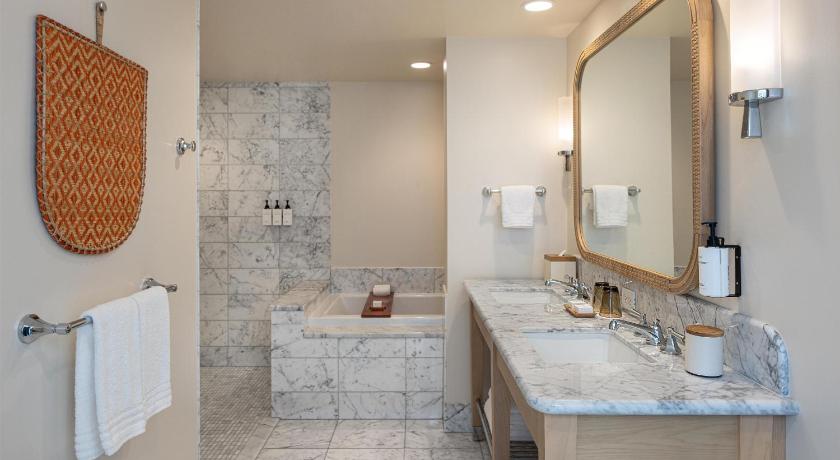 Image of Premium 1 Bedroom Partial Ocean Suite - Den 6