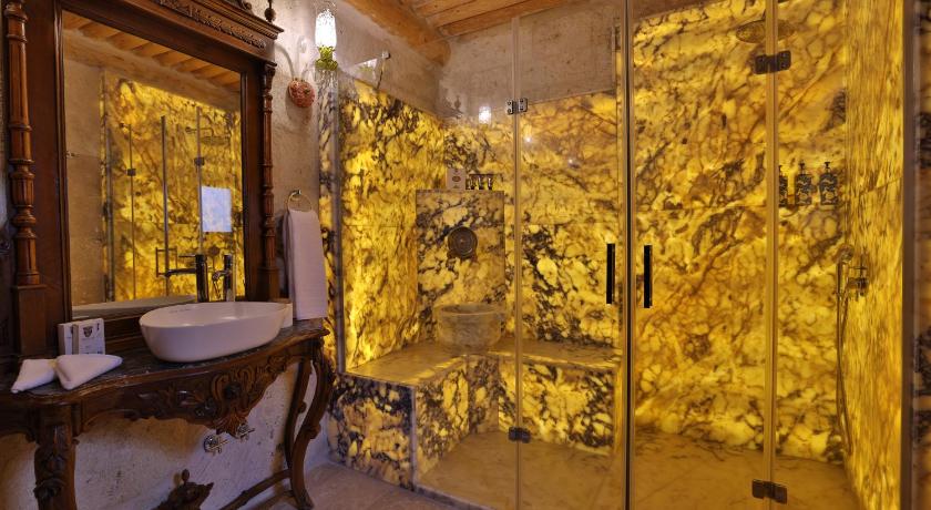 Immagine di King Cave Junior Suite with Terrace and Whirlpool 8
