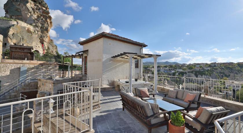 Immagine di King Cave Junior Suite with Terrace and Whirlpool 10