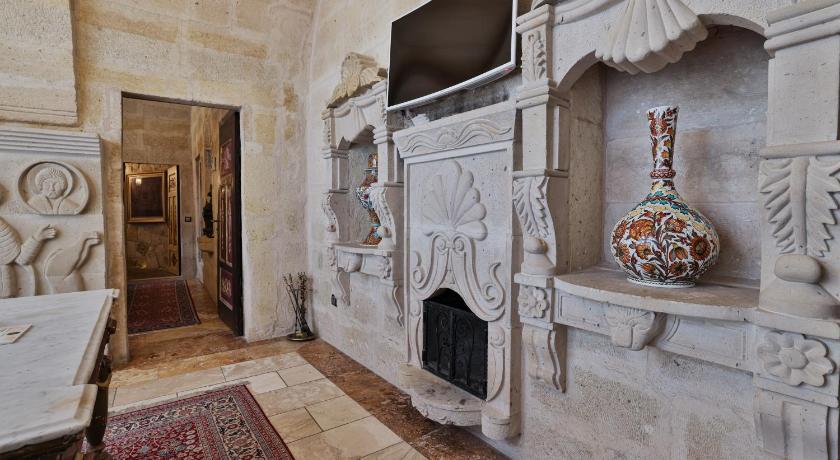 Immagine di King Cave Junior Suite with Terrace and Whirlpool 16
