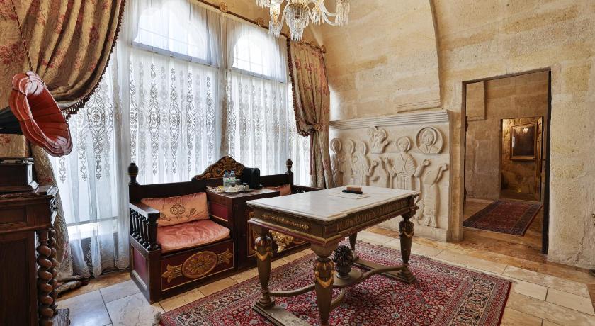 Immagine di King Cave Junior Suite with Terrace and Whirlpool 9