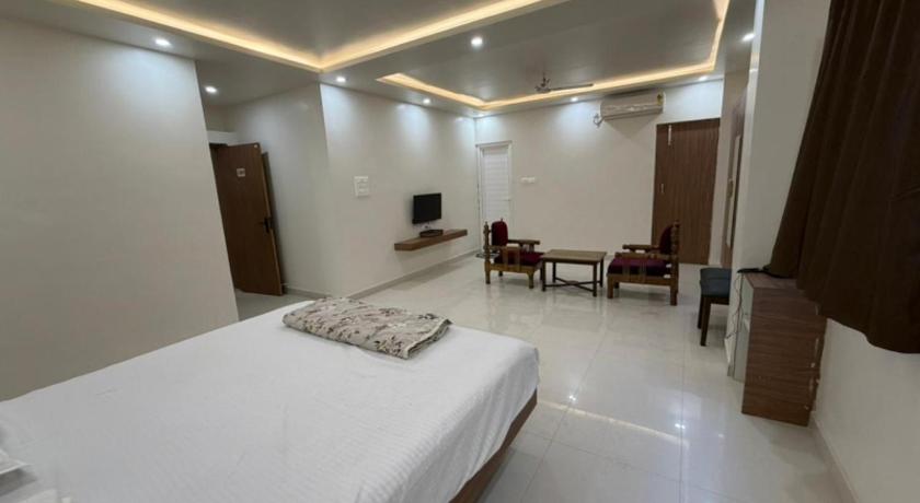 Aarunya Residency & Banquets - image 10