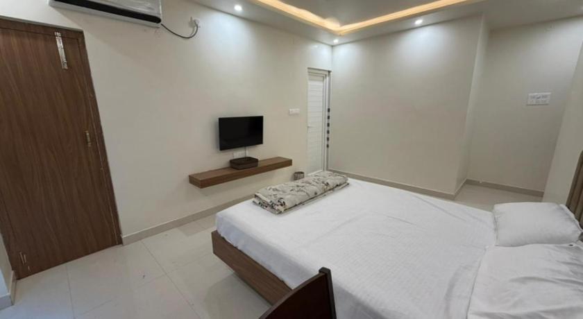 Aarunya Residency & Banquets - image 29