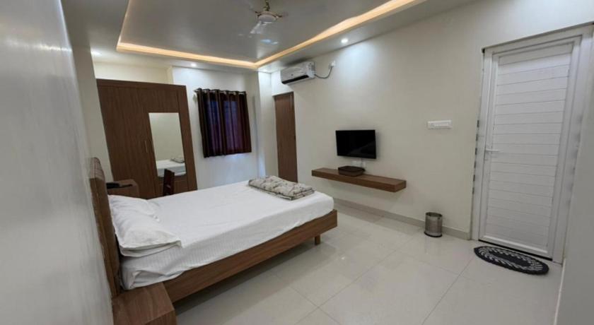 Aarunya Residency & Banquets - image 20