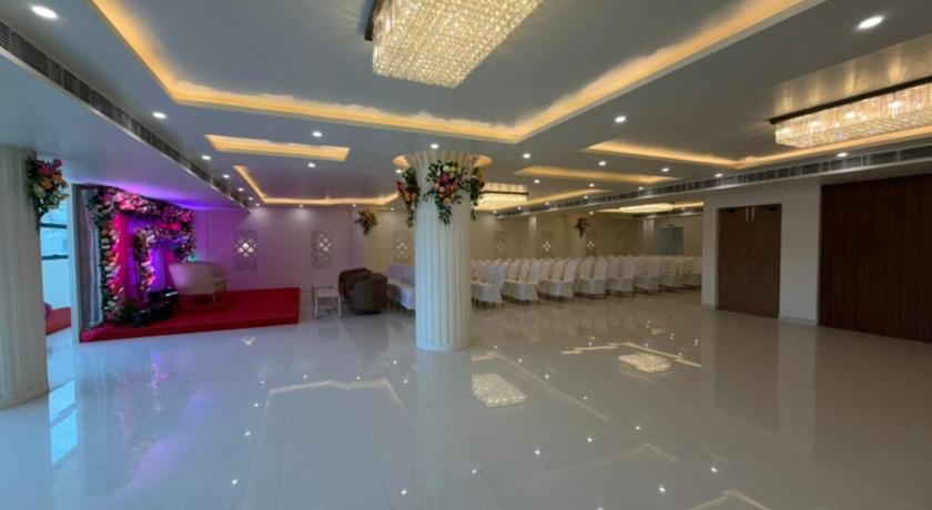Aarunya Residency & Banquets - image 3