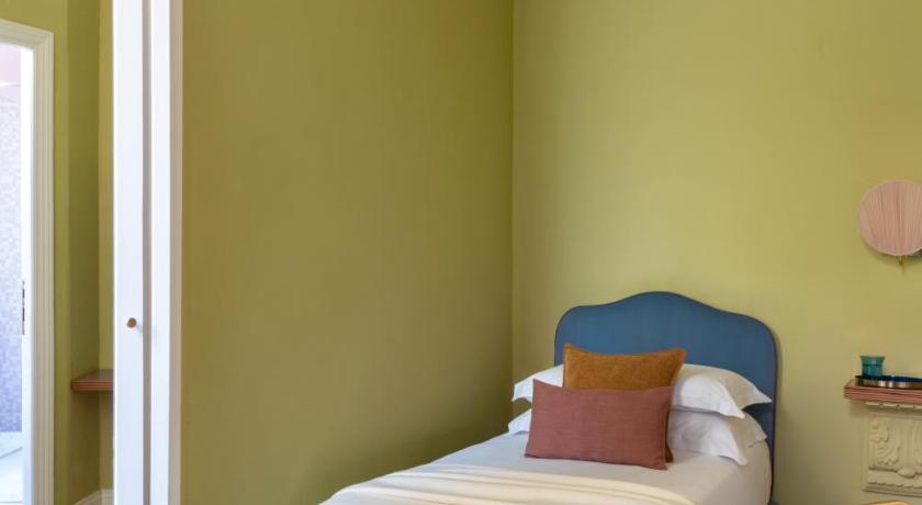 Image of Single Room 16