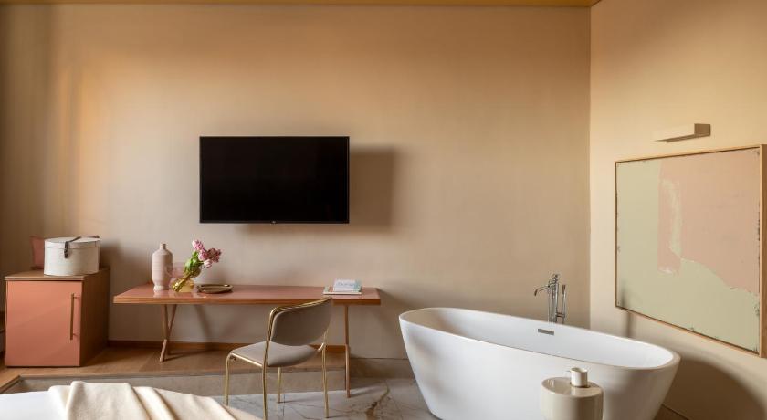 Image of Suite 14