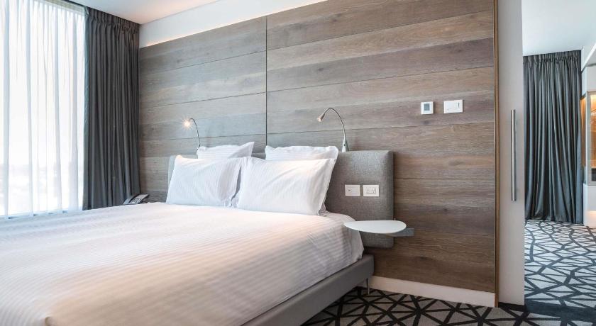 Image of Deluxe Executive King Room - Accessible 1