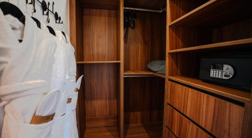 Image of Superior Suite 12