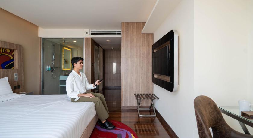Image of Deluxe Room 1 King Bed 14