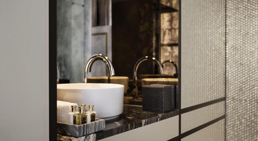 Фото: The Windsor Two Bedroom Suite with Two King Beds - High  Floor 6