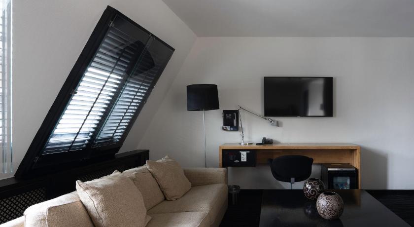 Image of Junior Suite with Spa Bath 6