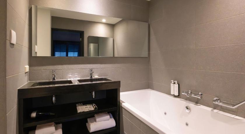 Image of Junior Suite with Spa Bath 5