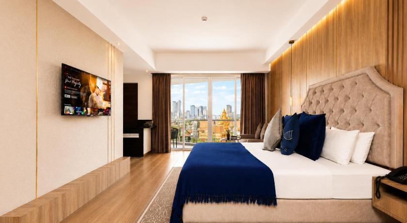 Image of Suite with Balcony 0