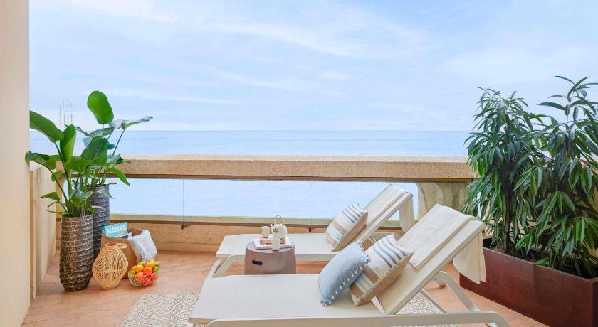 Ảnh của Deluxe Sea view room 1 King bed 6