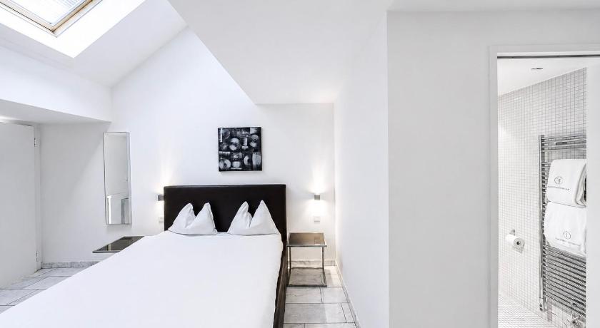 Image of Senior Duplex Apartment with Kitchenette 6