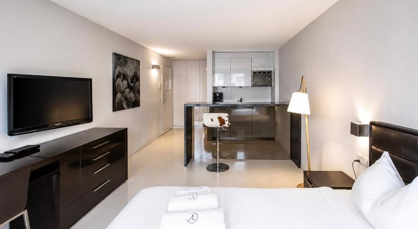 Image of Junior Studio with Balcony and Kitchenette 0