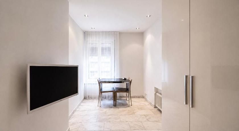 Image of Mini Studio with external Bathroom and Kitchenette 4