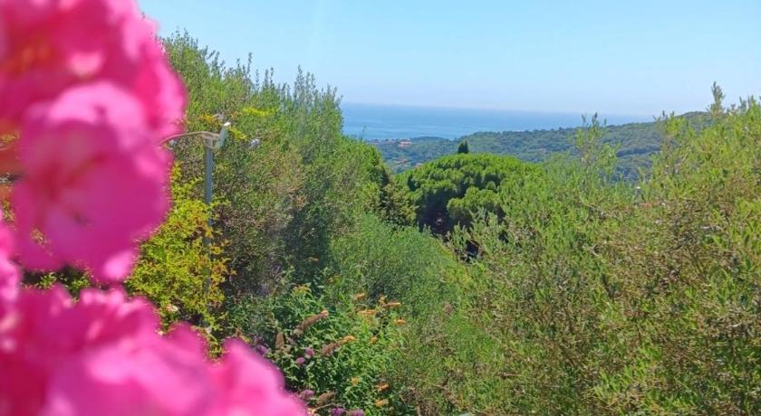 TraMonti e Mare, vista mare giardino, la casa che in ogni stagione si trasforma!
