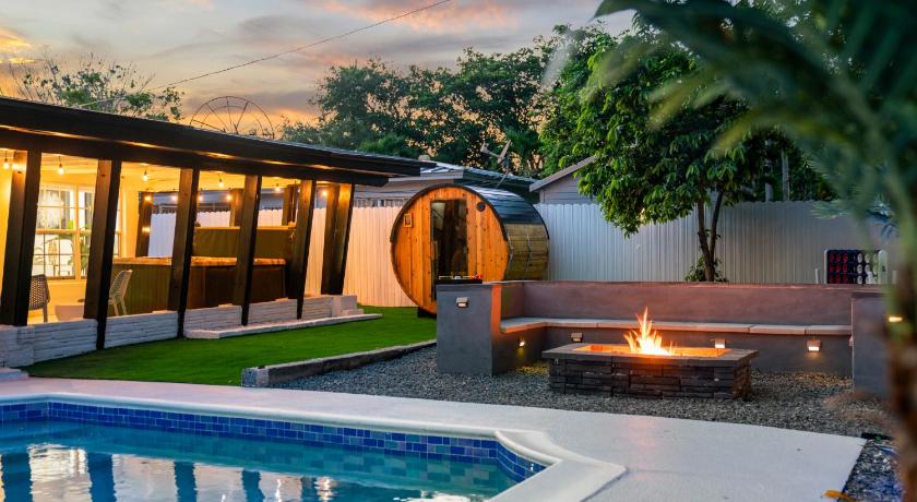 Resort-Style Miami Home Pool Sauna & Jaccuzi