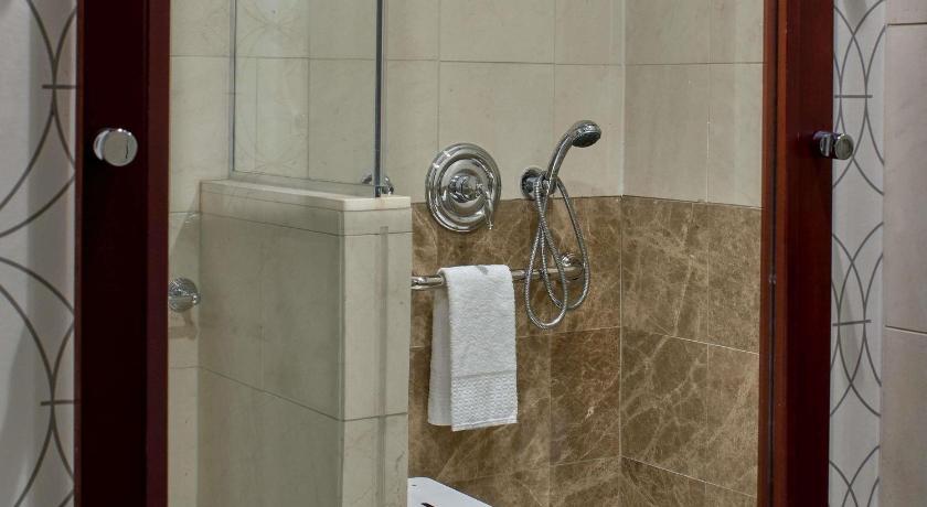 Luxus king szoba - akadálymentesített (Luxury King Room - Disability Access) fotója 2