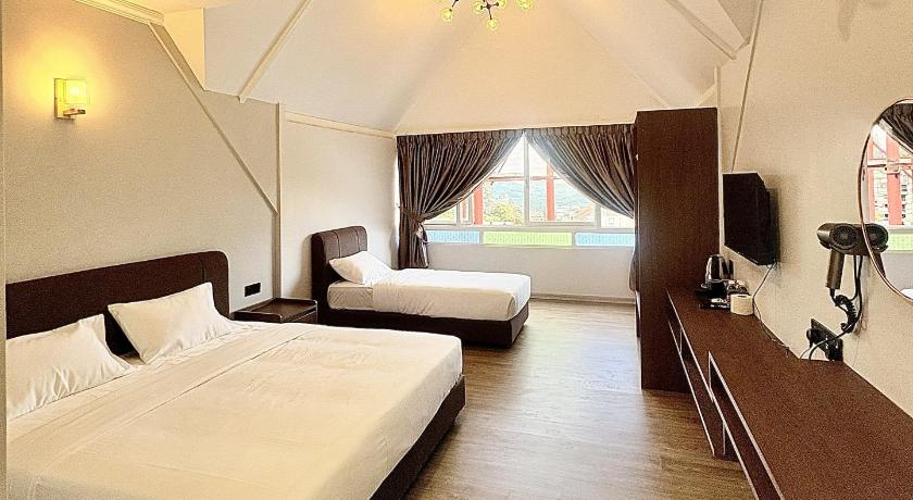 Image of Triple Room with View 1