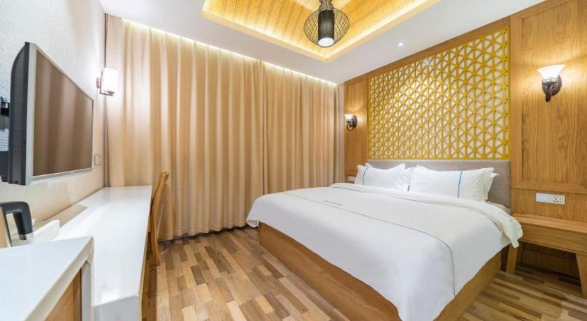 Jinglai Hotel -Shanghai The Bund & People's Square Branch - image 2