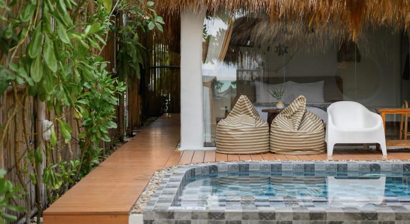 The Sea Breeze Pool Villa Bangphra Bangsaen - image 2