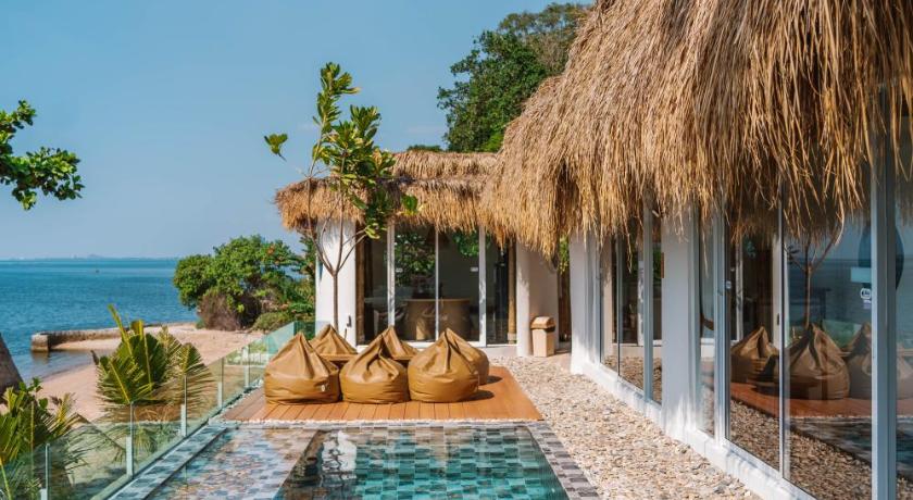 The Sea Breeze Pool Villa Bangphra Bangsaen - image 9