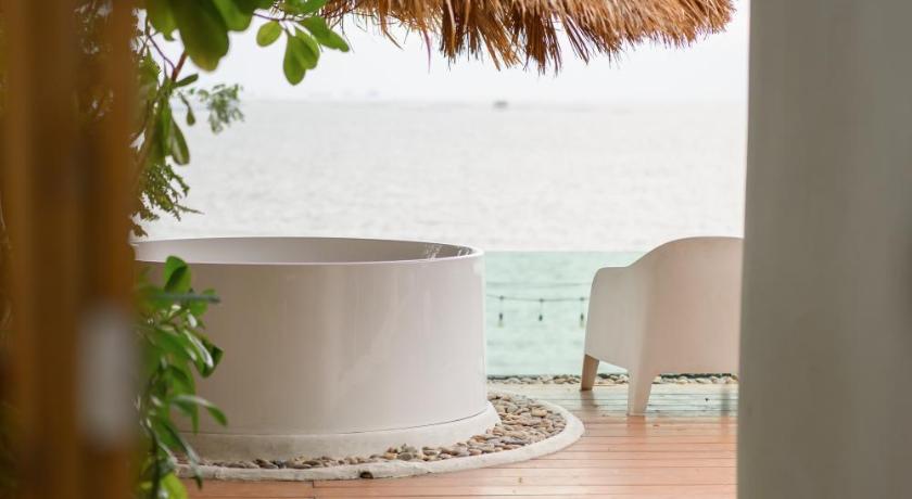 The Sea Breeze Pool Villa Bangphra Bangsaen - image 7