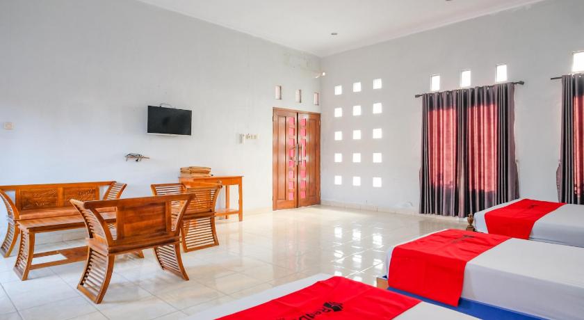 RedDoorz near Hartono Mall - image 9