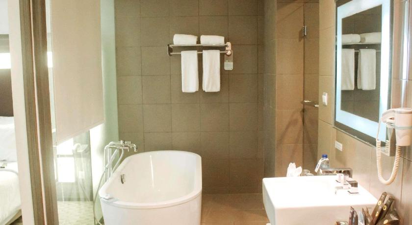 Image of Junior King Suite 3