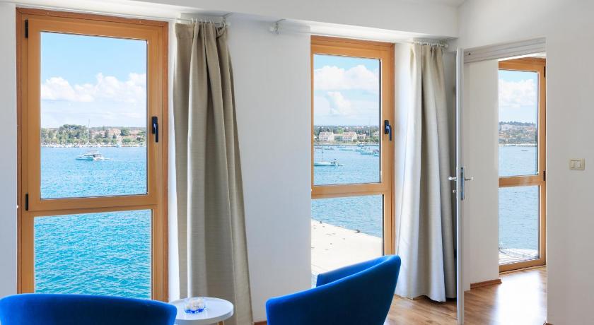 Umag apartment center seafront seaview old town 2