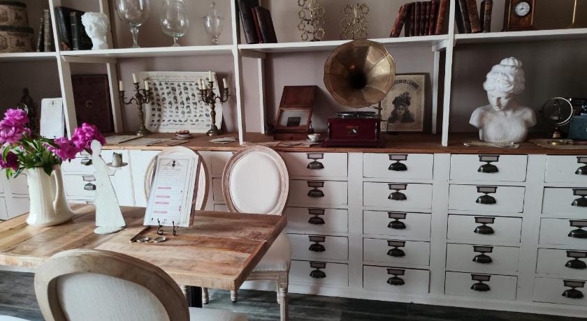 Chez Madame - image 5
