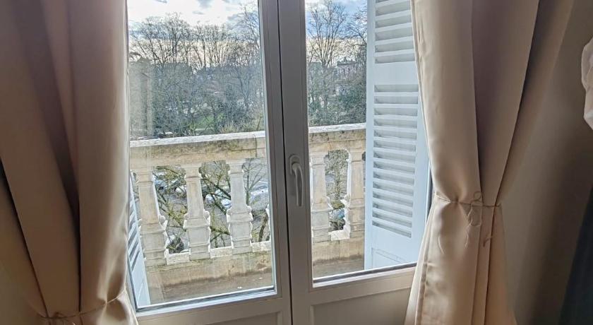 Chez Madame - image 8