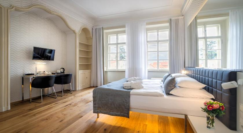 Image of Deluxe Double Room with City View 3