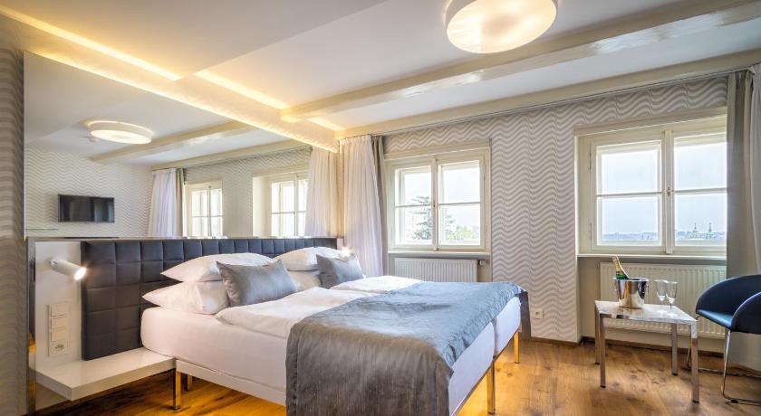 Image of Deluxe Double Room with City View 1
