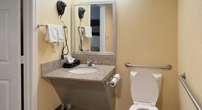 Image of 2 Queen Beds Accessible Room Non-Smoking 2