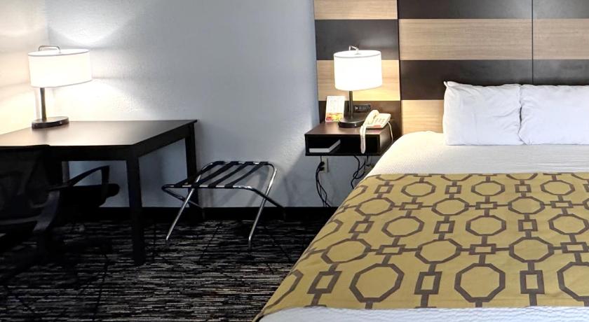 Image of 1 King Bed Non-Smoking 6