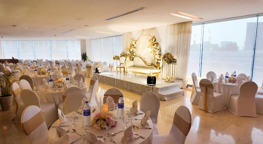 Al Bustan Centre & Residence - image 3